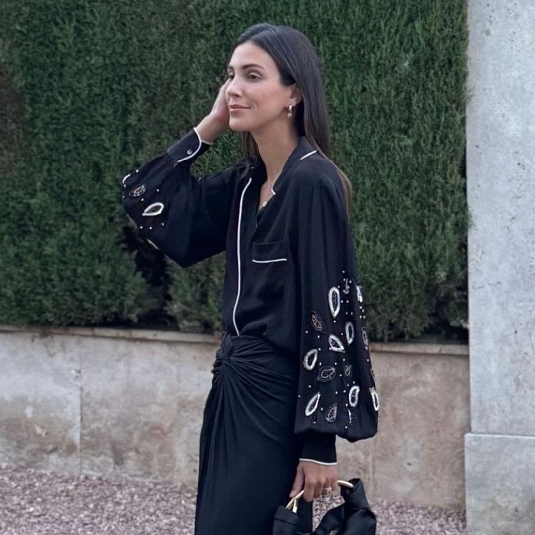 Sassa de Osma nos enseña cómo llevar un look pijamero a una cena íntima con amigas
