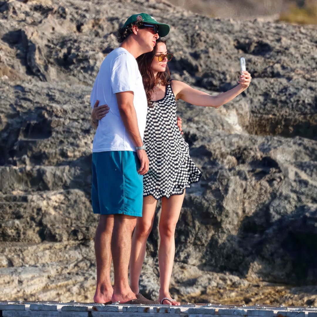 EXCLUSIVA. Ana de Armas de nuevo enamorada: las imágenes en Formentera que confirman su relación con Beto Montenegro
