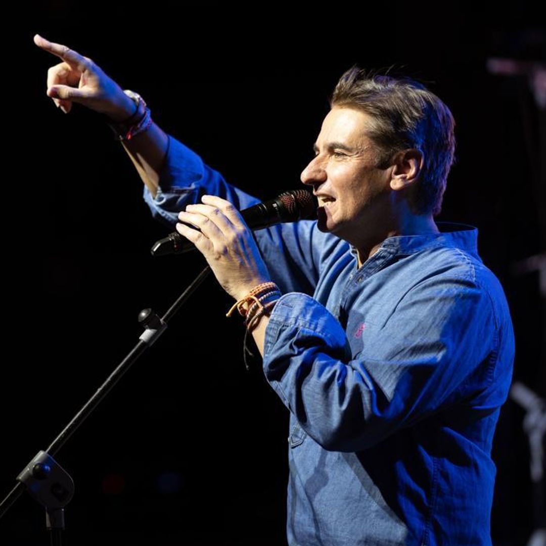 Fernando López en uno de los conciertos del grupo 'Modestia Aparte'