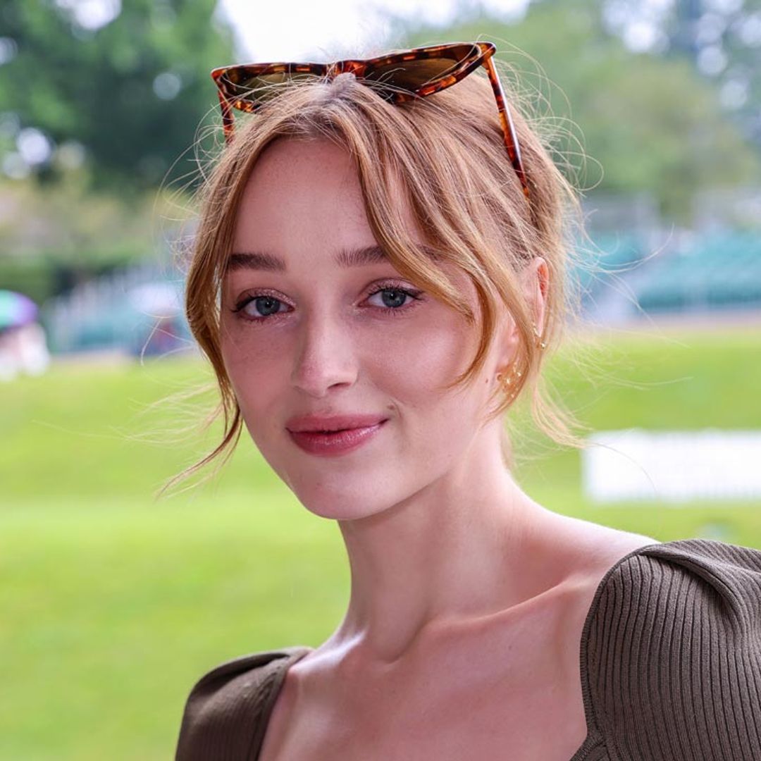 De 'Los Bridgerton' a favorita de la industria de la belleza: la nueva vida de Phoebe Dynevor
