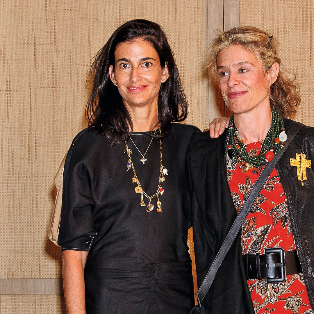 El vestido negro perfecto de Mercedes Domecq, con frunces estratégicos y una delicada caída en la cena más esperada por la aristocracia europea