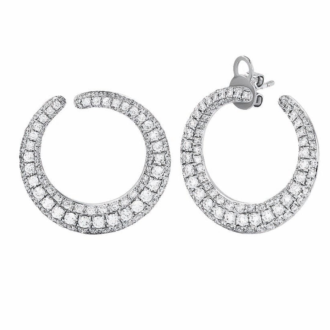 Pendientes en oro blanco y diamantes (5.890 €), de Suarez