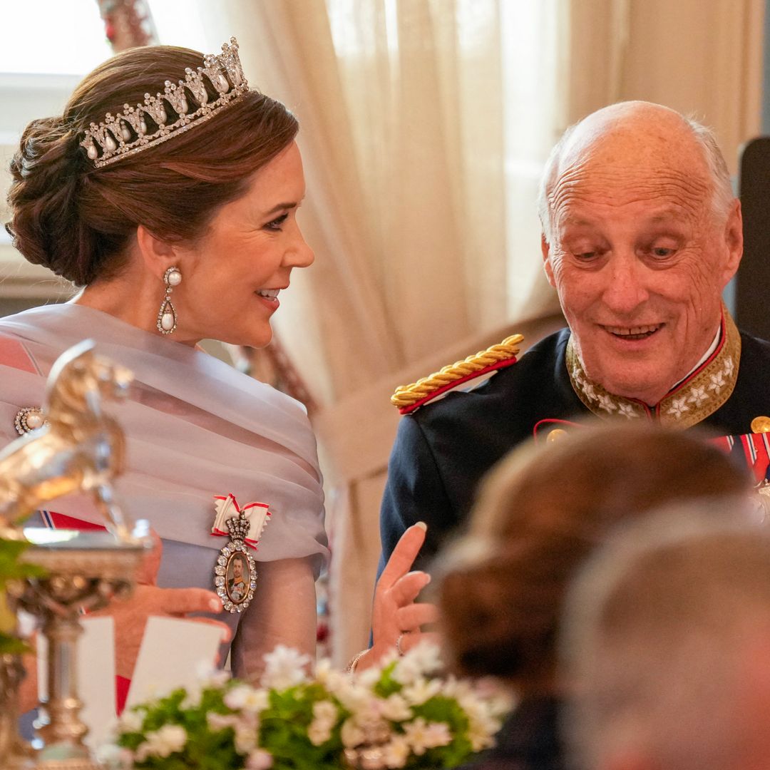 La reina Mary desvela su especial vínculo con Harald V en su primer acto tras su muerte: "Era el abuelo de Noruega"