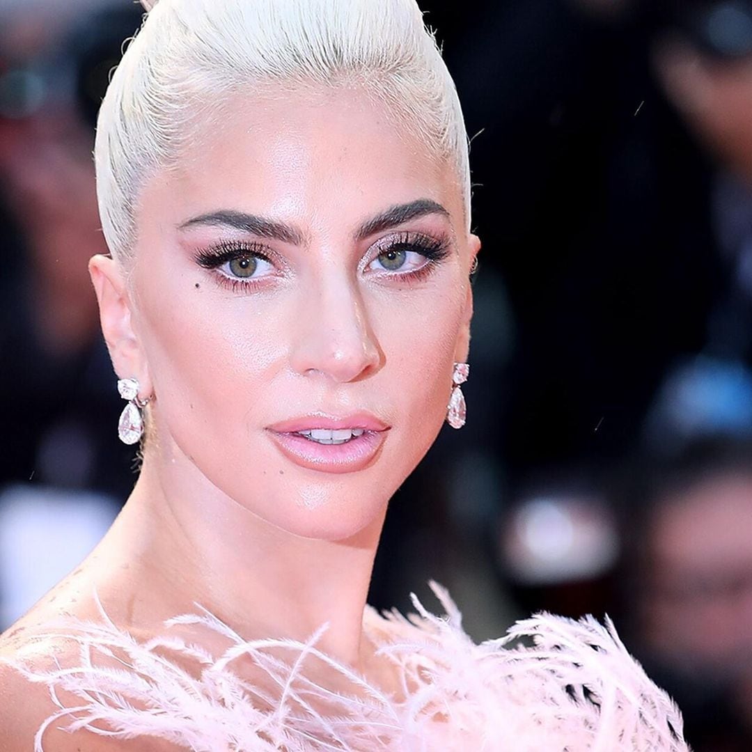 Cómo lograr unos cat eye perfectos al estilo de Lady Gaga