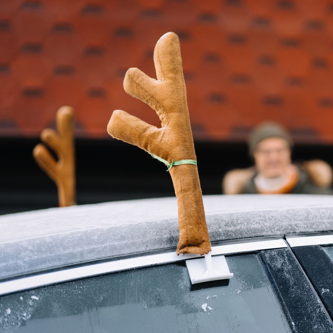 La DGT advierte sobre la decoración navideña en los coches: esta es la multa que puede ponerte