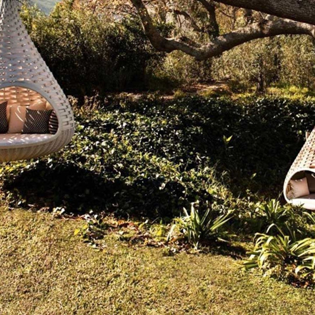 Los sillones colgantes, la nueva tendencia decorativa de exterior e interior