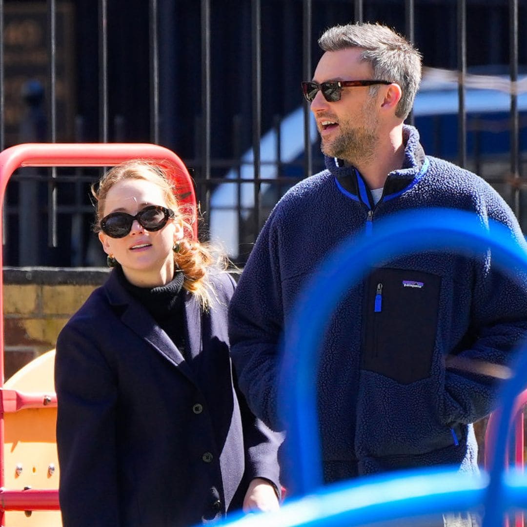 ¡Entre toboganes! La divertida tarde en el parque de Jennifer Lawrence con su marido y su hijo Cly