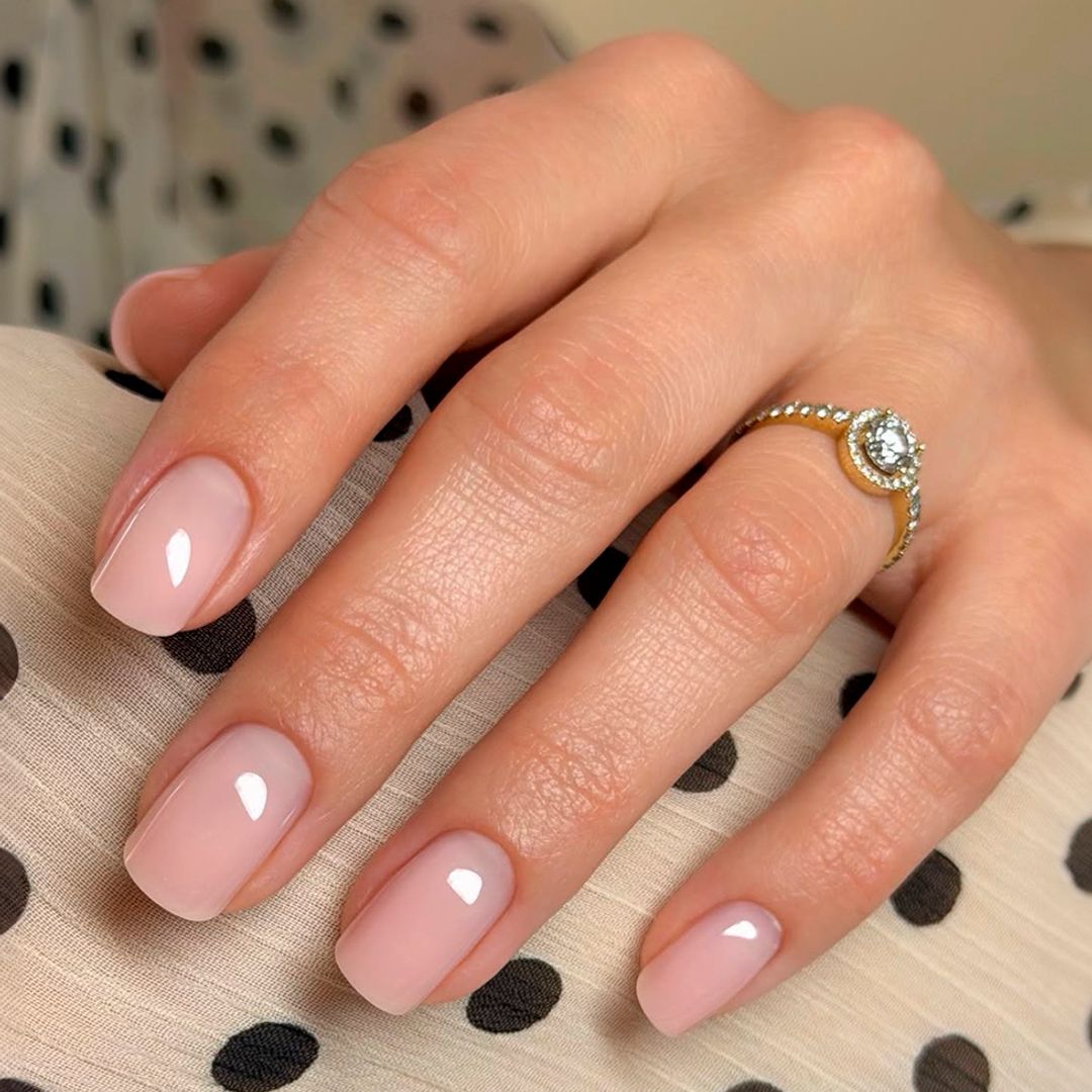 15 ideas de uñas para novias sencillas y elegantes que triunfarán este 2026