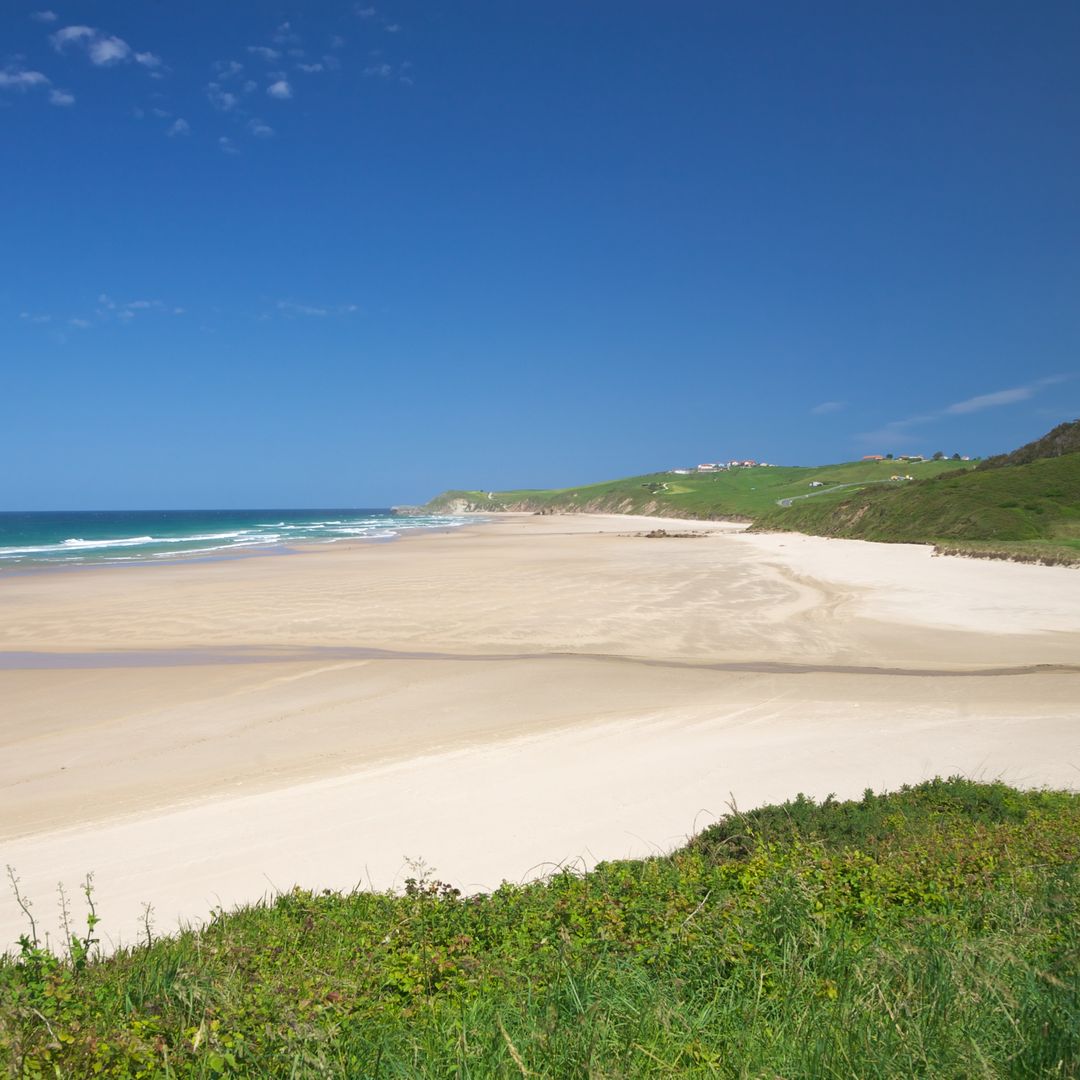 Playa de San Vicente de la Barquera, Oyambre, Cantabria