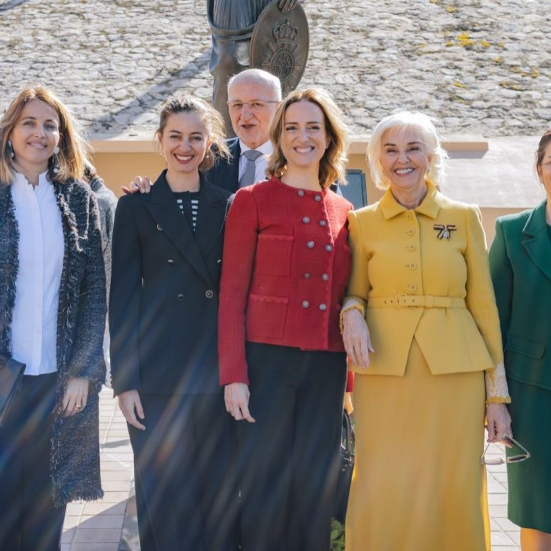 La imagen más familiar de Juan Roig: posa por primera vez con su mujer y sus hijas en Valencia