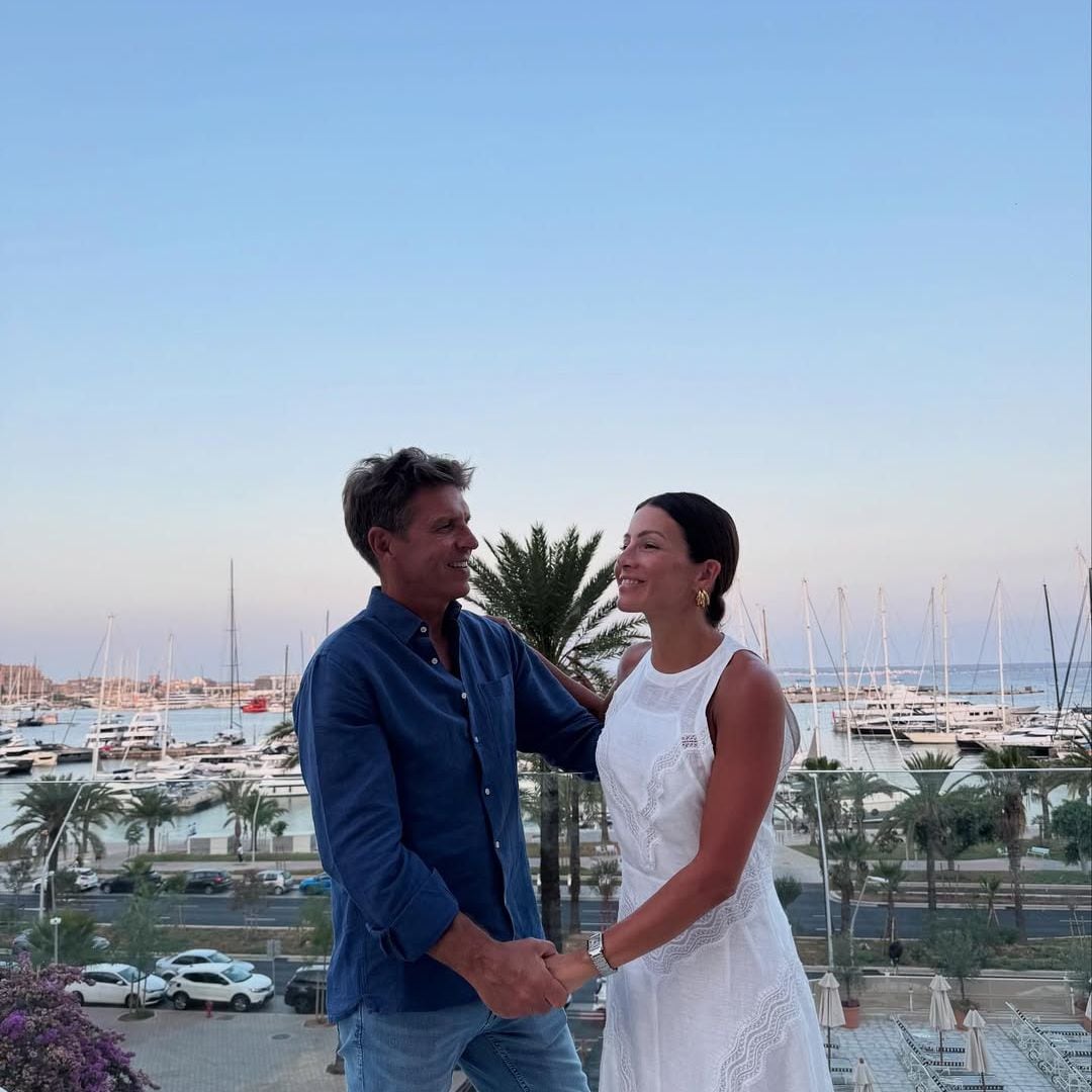 Virginia Troconis y 'El Cordobés' se dan un baño de intimidad en sus vacaciones en Mallorca
