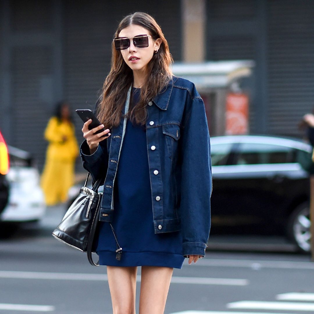 Nuestra estilista ficha tres looks supercómodos con cazadora para los días más fresquitos de otoño
