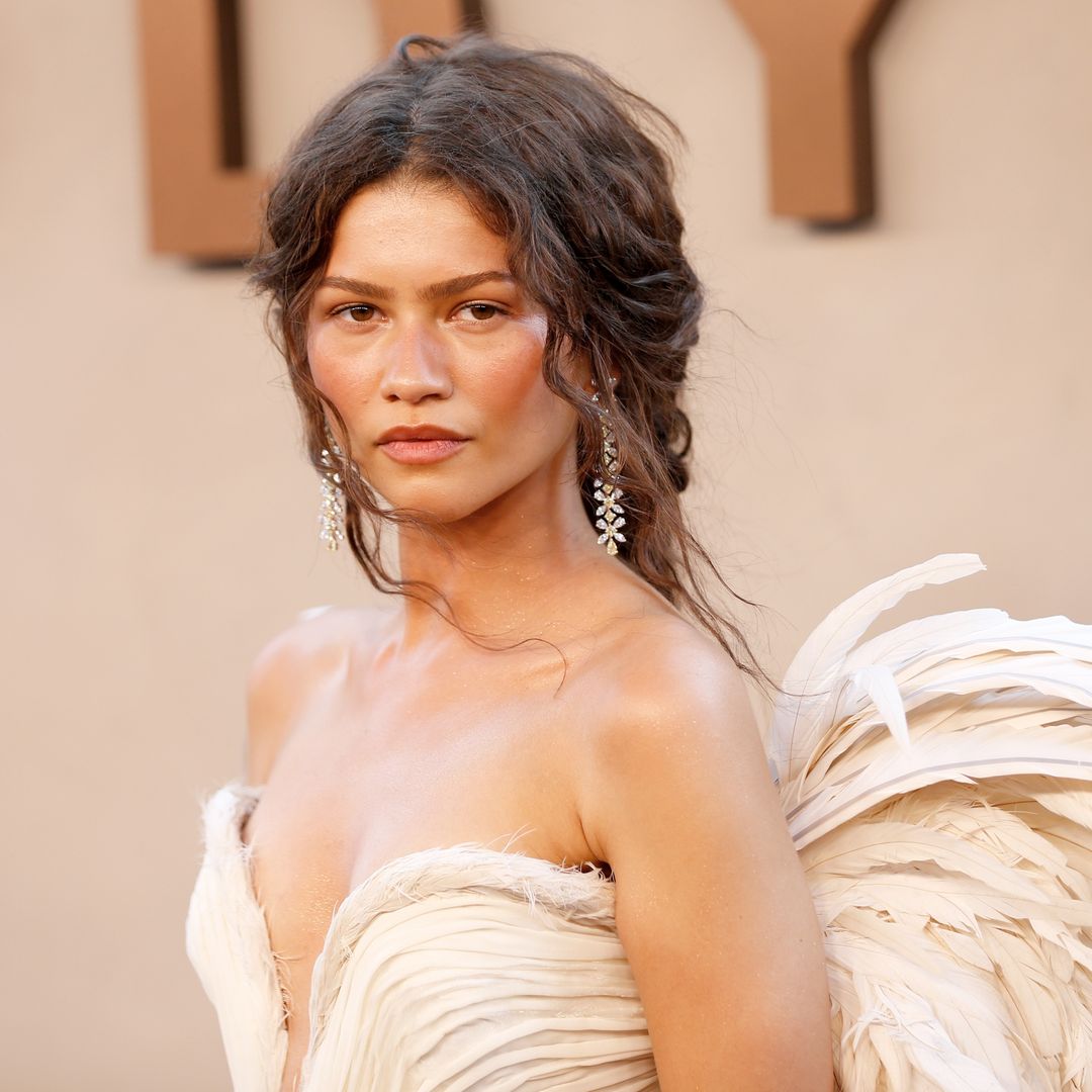 Zendaya deslumbra con dos 'looks' de diosa griega para el cierre de la gira de 'La Odisea'