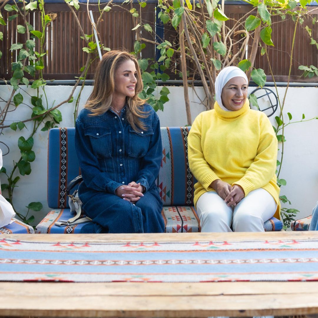 Imán y Salma de Jordania, junto a la reina Rania, sorprenden al acudir a su primer acto público en meses