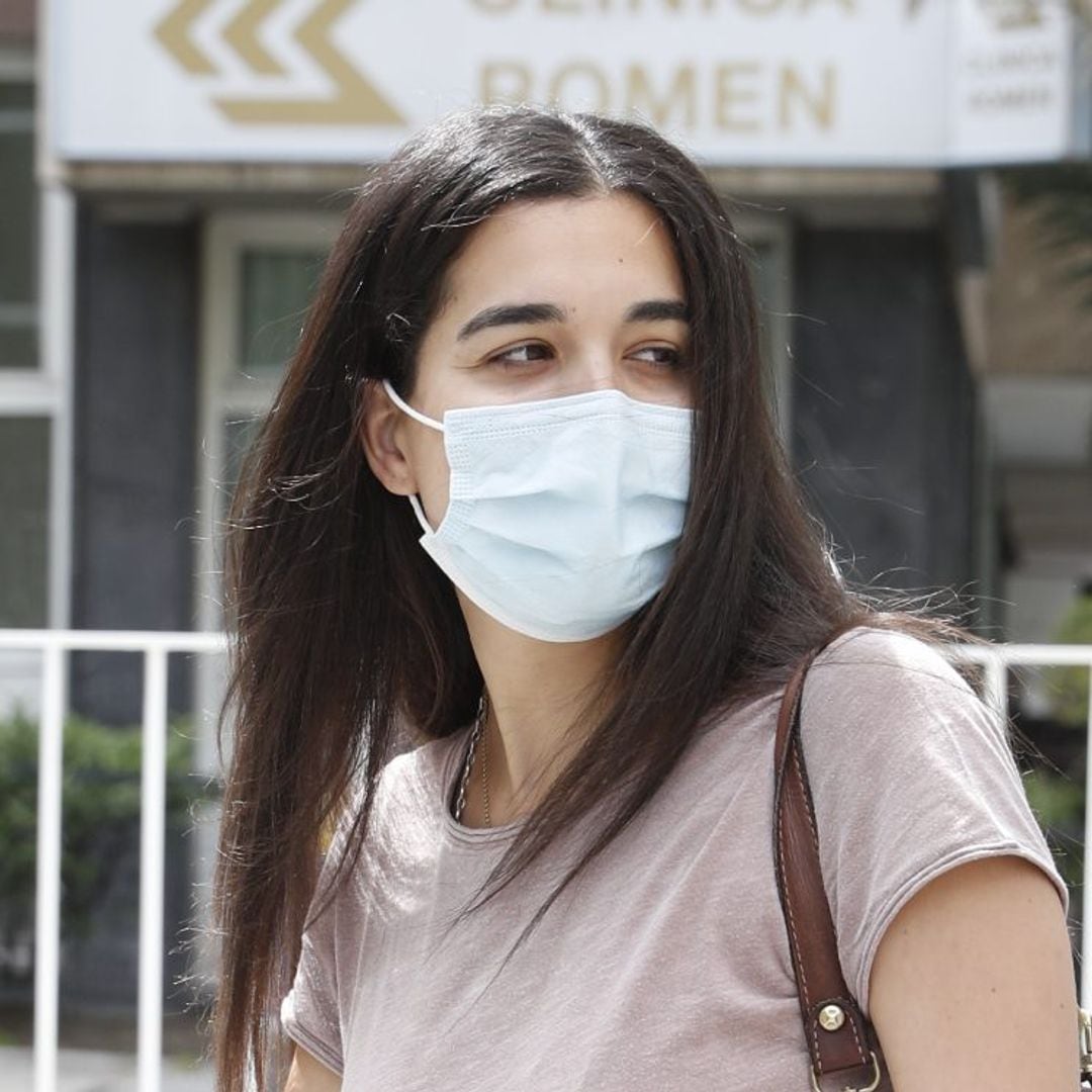 Bárbara Mirjan no se separa de Cayetano Martínez de Irujo durante su ingreso