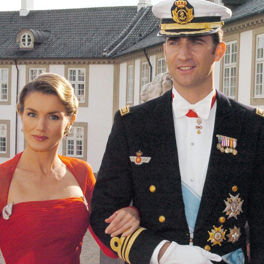 Los looks de la Reina en rojo, el color de la Selección y su favorito