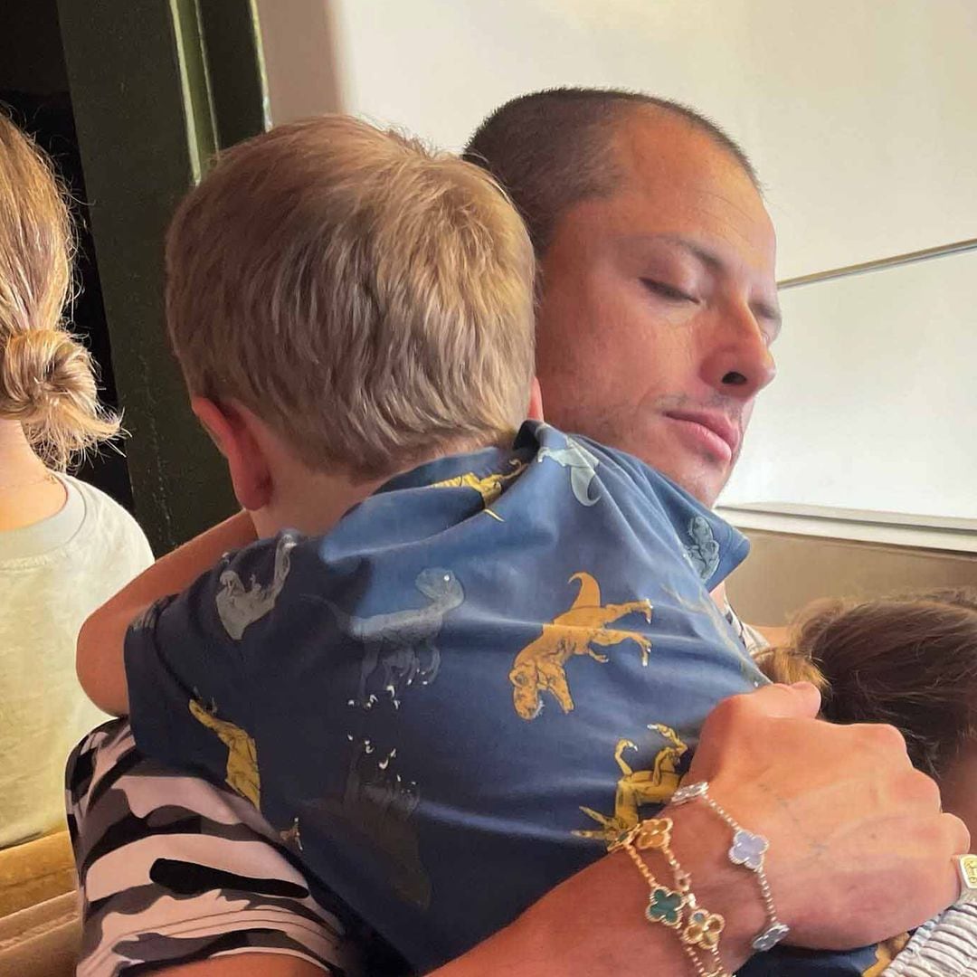 Javier ‘Chicharito’ Hernández comparte un tierno momento padre e hijo con su pequeño Noah