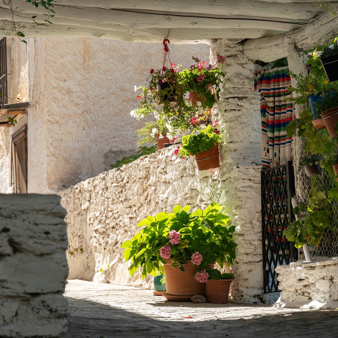 Descubre la Alpujarra más desconocida: así es el municipio granadino que es un paraíso del senderismo