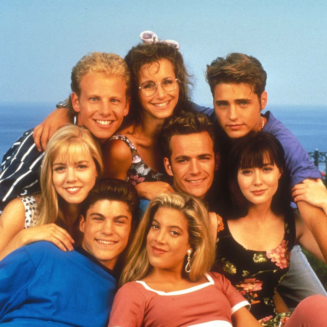 El cast de 'Beverly Hills 90210' con Luke Perry, Jason Priestley, Jennie Garth, Shannen Doherty, Brian Austin Green, Tori Spelling, Gabrielle Carteris, and Ian Ziering