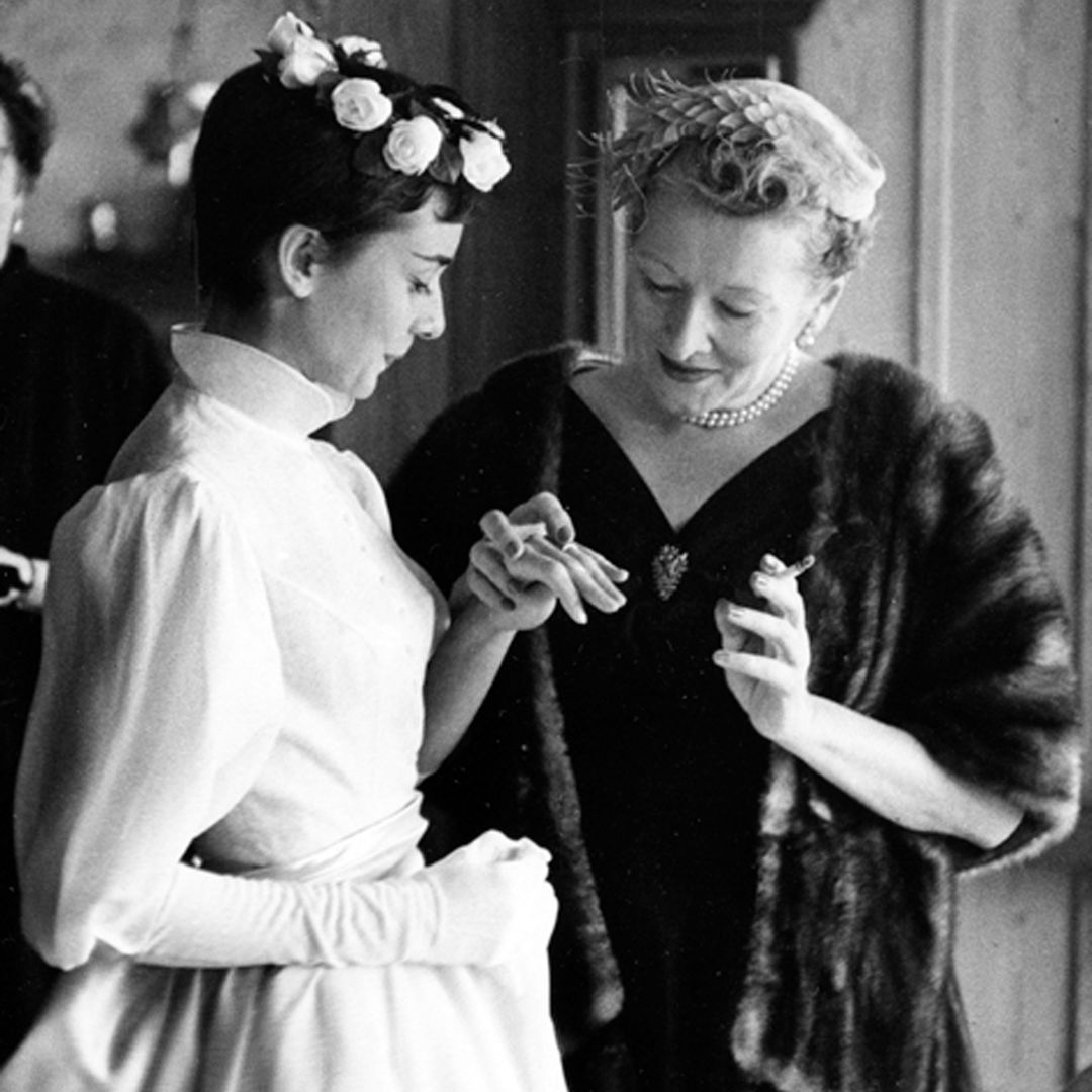 Audrey junto con su madre, en un día especial para ella