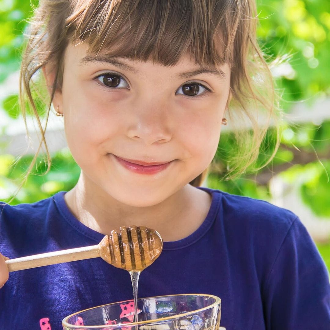 ¿Cómo afecta el botulismo a los niños y por qué se relaciona con la miel?
