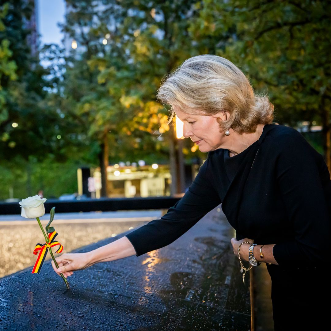 La imagen del día la ha protagonizado Matilde de Bélgica en el memorial del 11-S de Nueva York: sobrecogida en el aniversario