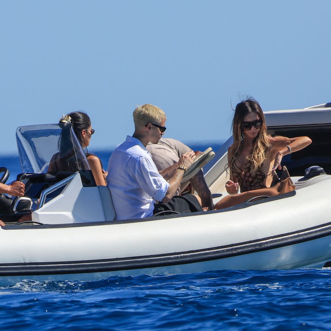 David y Victoria Beckham ya no son 'infelices' en España: las fotos de sus vacaciones por Ibiza y Formentera