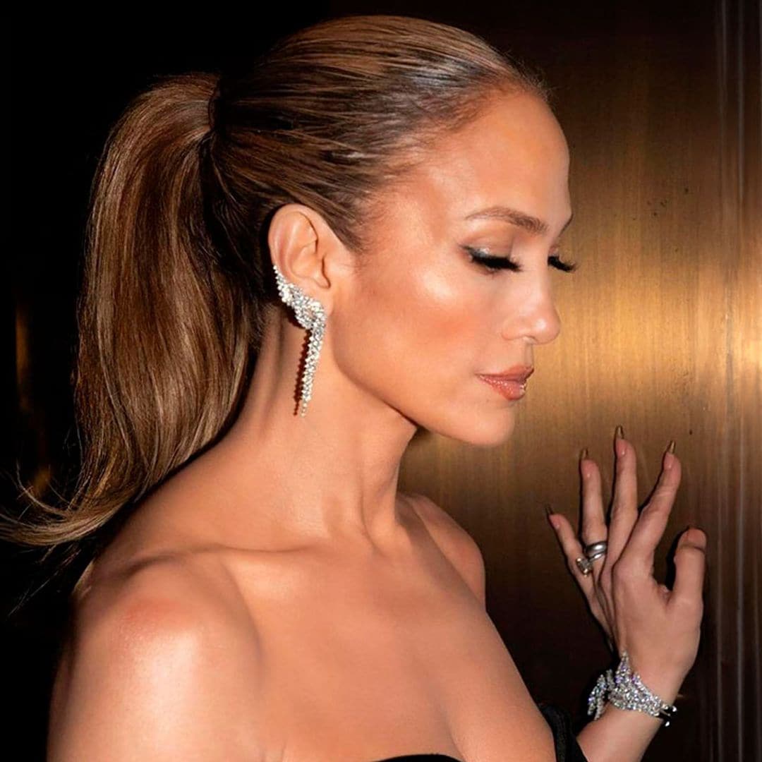 De JLo a Elsa Pataky: 8 versiones fáciles de la coleta, el peinado de invitada que no pasa de moda
