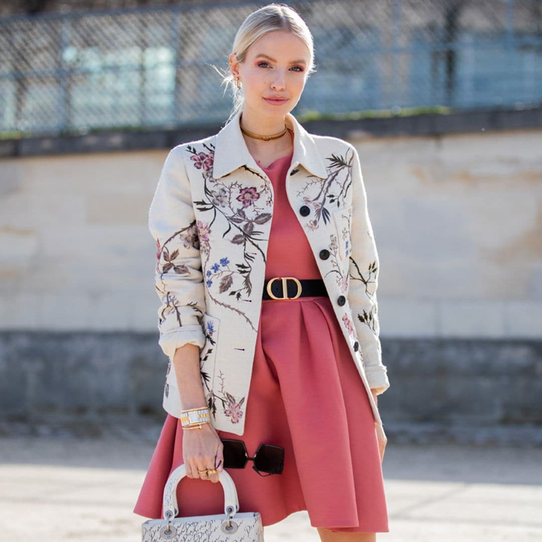 Cuando no llevan 'blazer', las expertas eligen las chaquetas de primavera que arrasan en París