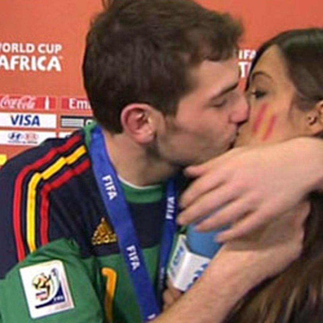 Siete años después del Mundial de Sudáfrica, recopilamos los mejores besos de Iker y Sara