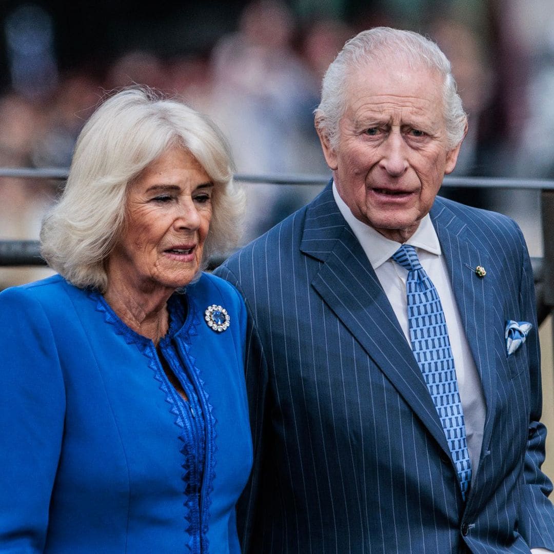 Carlos III y la reina Camilla, los últimos en sumarse a las condolencias de las casas reales europeas por el accidente ferroviario