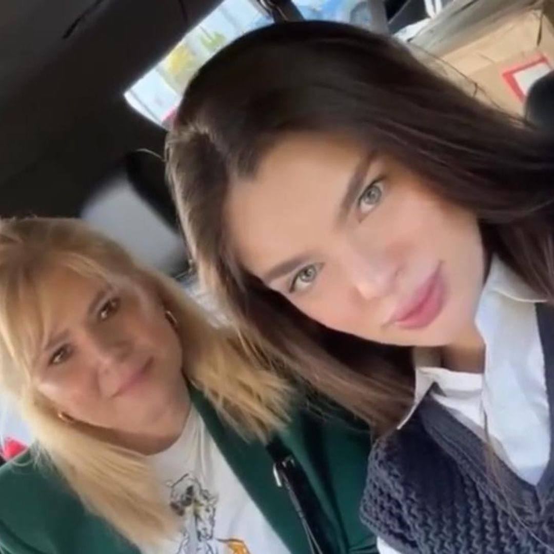A la espera de su bebé, Nadia Ferreira disfruta de los cuidados de su madre