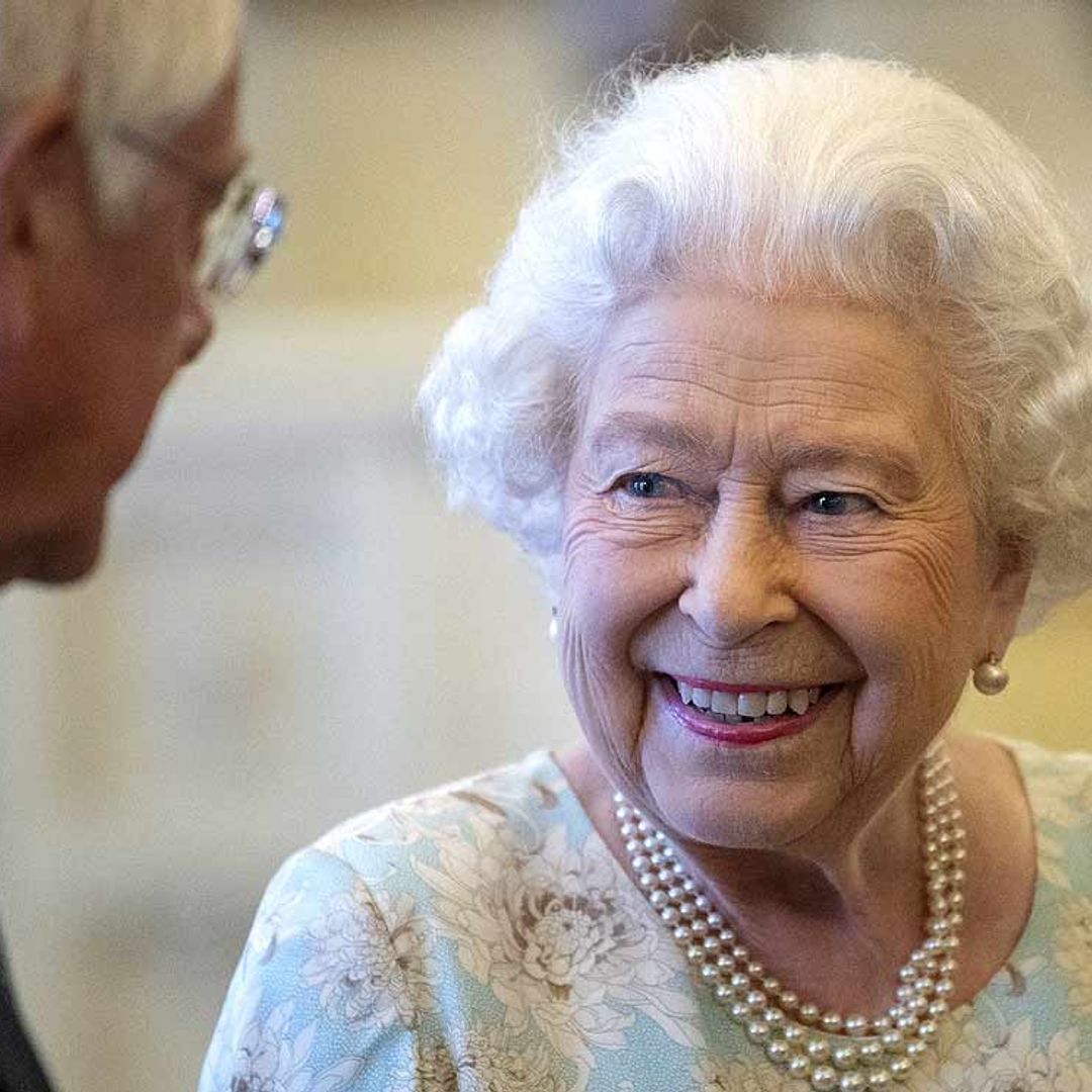 Isabel II recurre a las nuevas tecnologías para encontrar un nuevo asistente personal