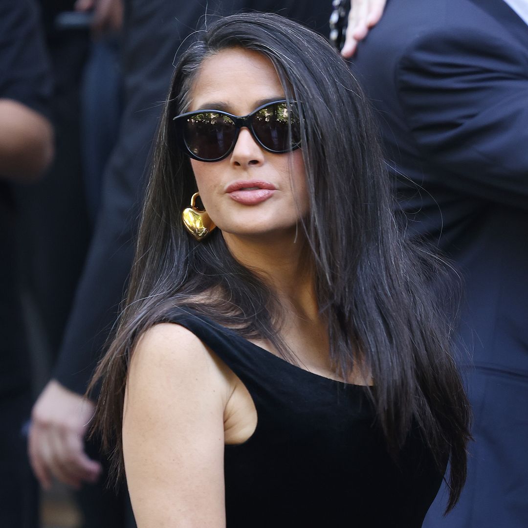 Salma Hayek en el desfile de Balenciaga en Paris Fashion Week el 9 de julio de 2025