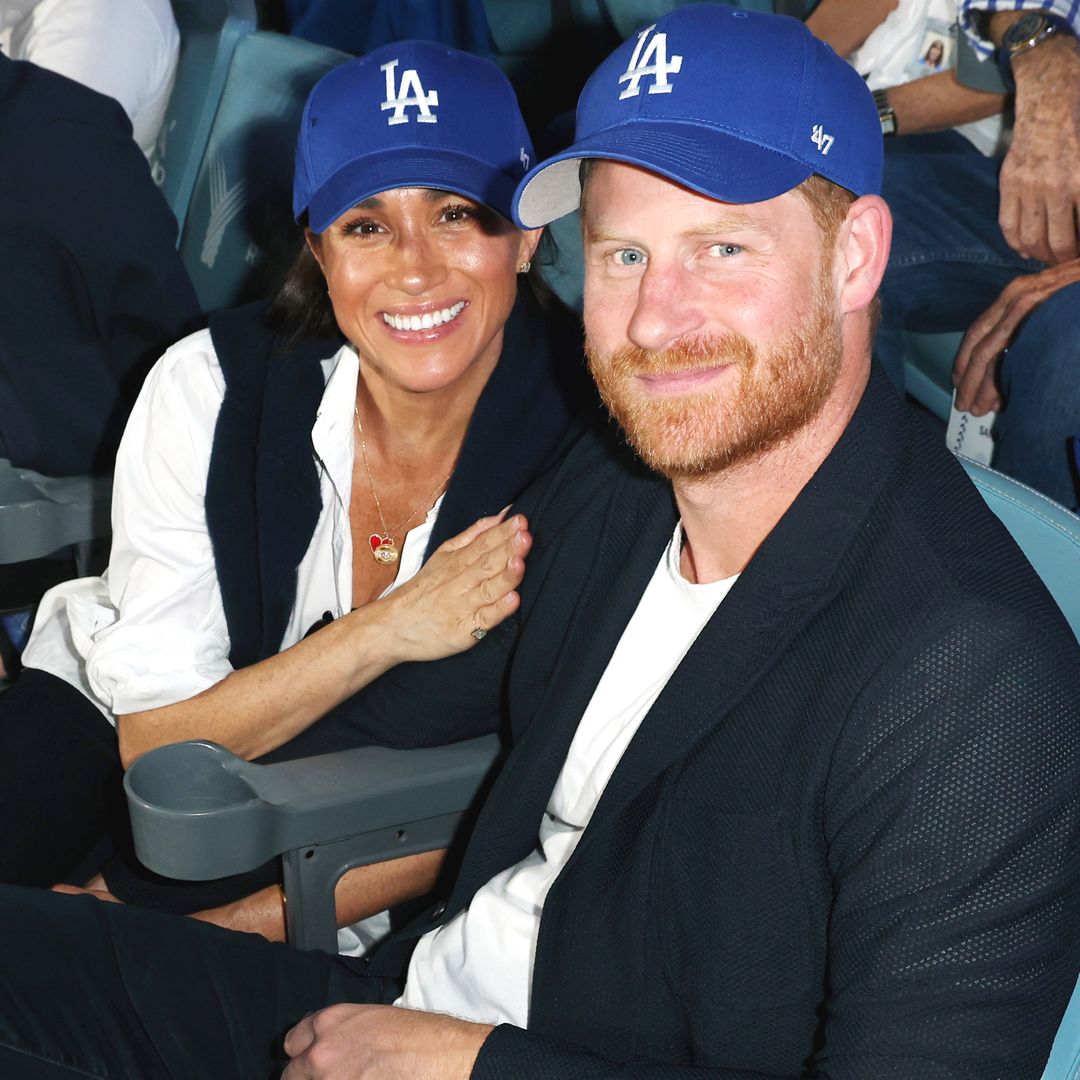 El príncipe Harry y Meghan Markle reaparecen así de cómplices y sonrientes en un partido de béisbol en Los Ángeles