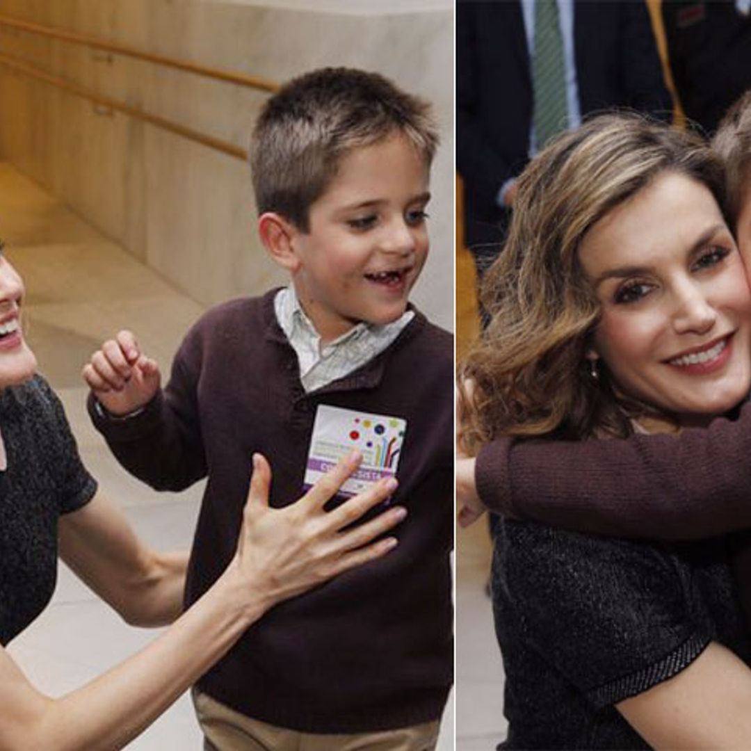 Doña Letizia, fiel a su cita, en un día repleto de sonrisas y abrazos