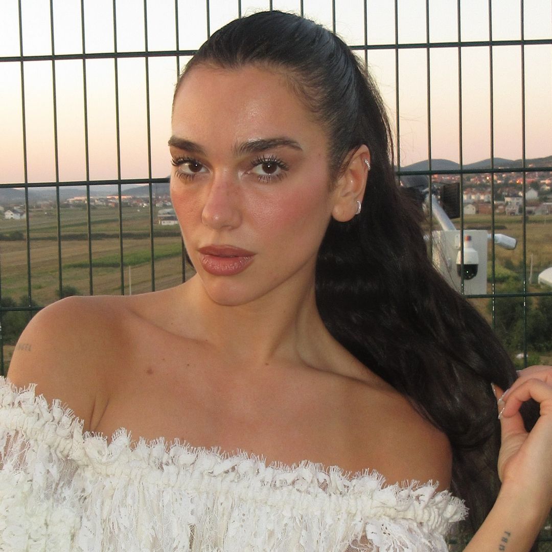 Dua Lipa triunfa con el maquillaje 'sunburnt' que broncea el rostro sin exposición solar