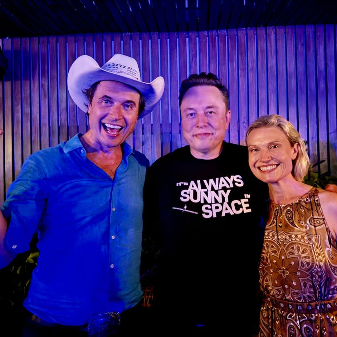 El fiestón de Elon Musk con sus hermanos tras alcanzar su nuevo hito económico y convertise en billonario