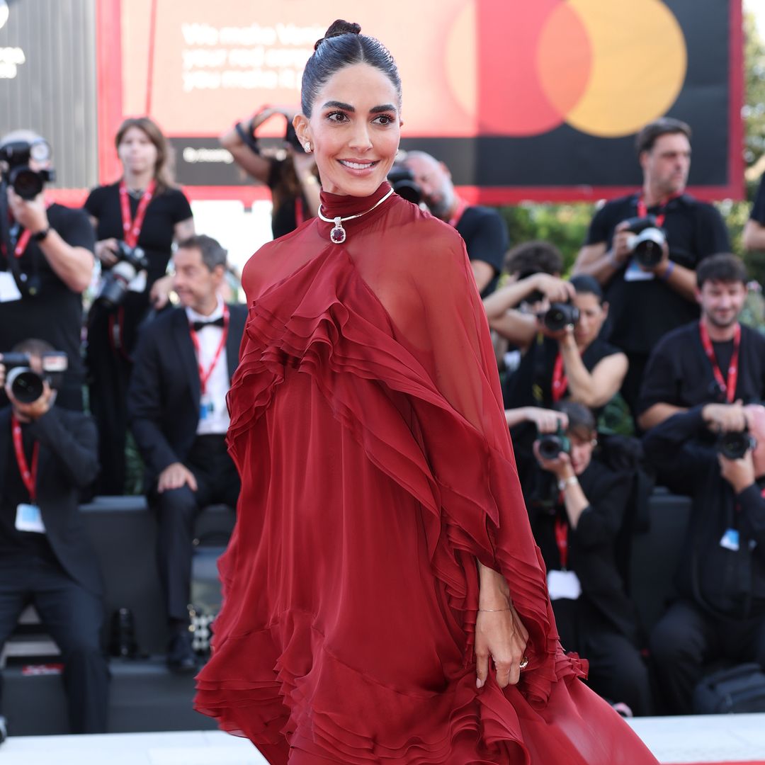 La sintonía de Rocío Muñoz y Penélope Cruz, a juego con la alfombra roja, y más looks en el Festival de Venecia que nos han enamorado