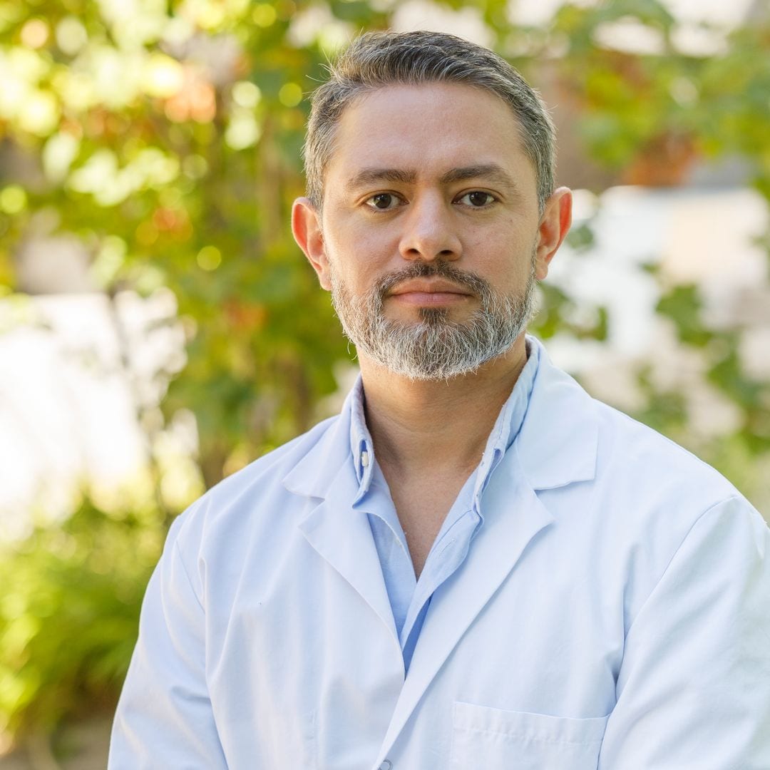 Fabio Franco, oncólogo médico: "Existe un porcentaje de pacientes, en torno al 10-20%, que desarrollan un cáncer de pulmón sin tener el antecedente de tabaquismo"
