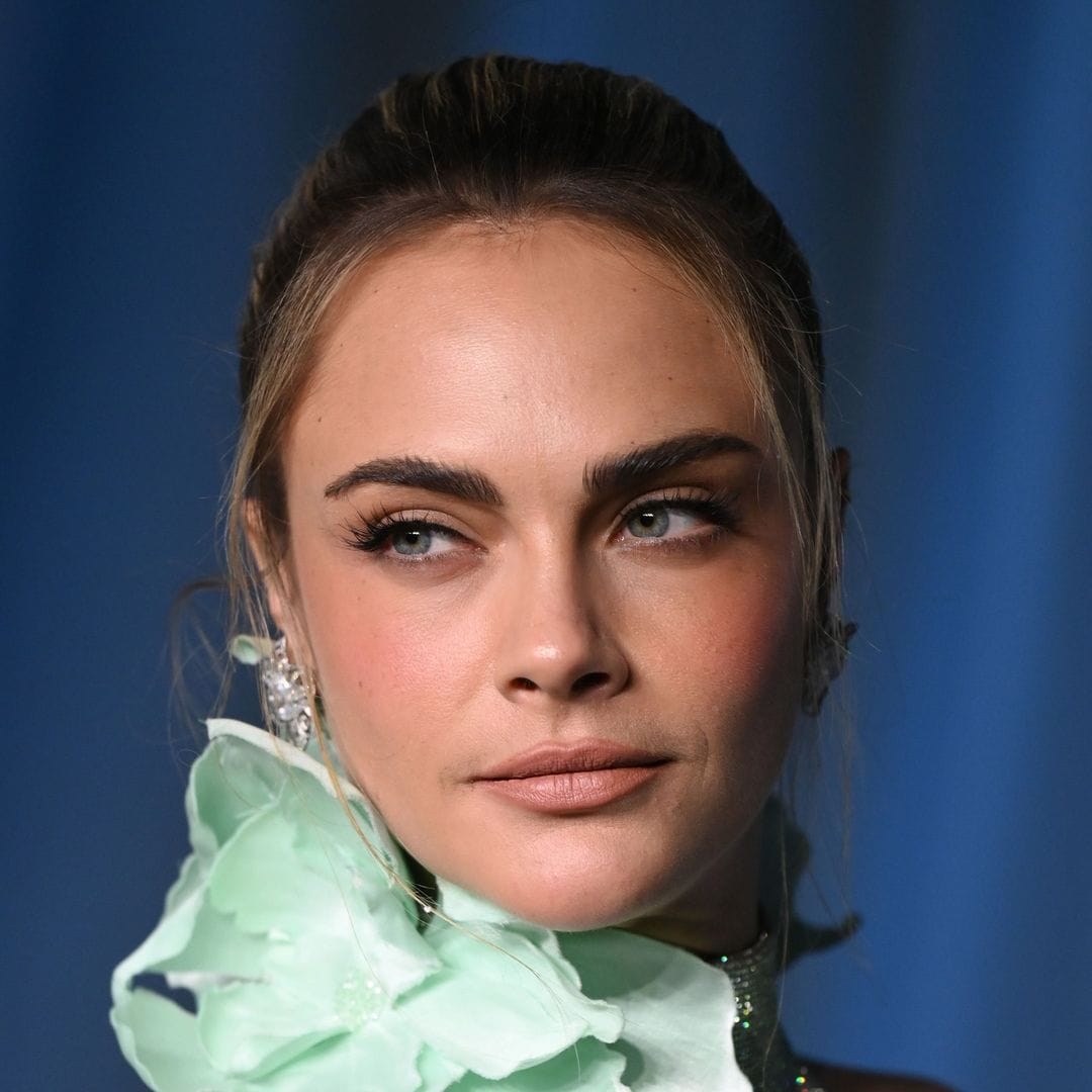 El nuevo estilo de Cara Delevingne: adiós peinados atrevidos, hola melena capeada y flequillo abierto
