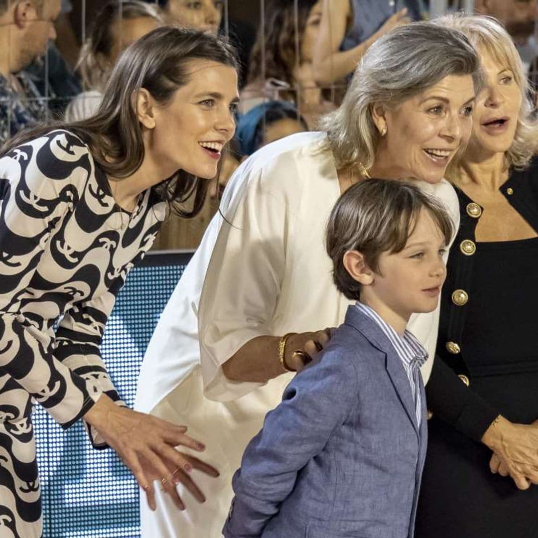 Raphaël, el hijo mayor de Carlota Casiraghi, conquista la hípica de Montecarlo con su espontaneidad y simpatía