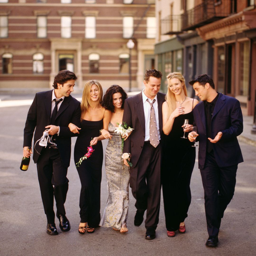El elenco de Friends se une en una emotiva iniciativa para recaudar fondos para la fundación de Matthew Perry