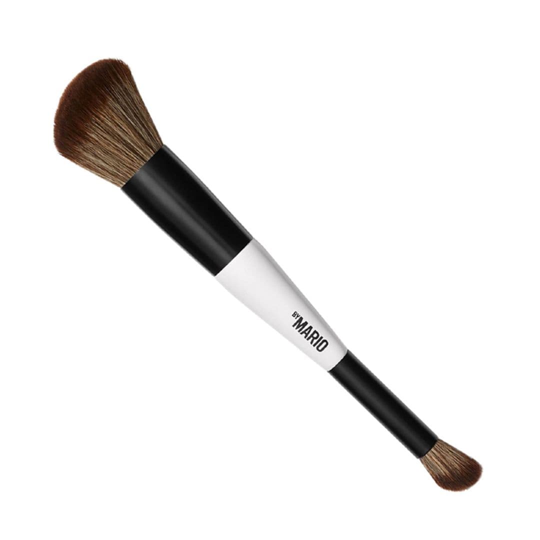 F1 Brush de Makeup by Mario (37 euros), de doble punta y a medida para aplicar sin esfuerzo cualquier producto en crema: desde la base al colorete, el bronceador o el corrector con el extremo más pequeño. Disponible en Sephora. 