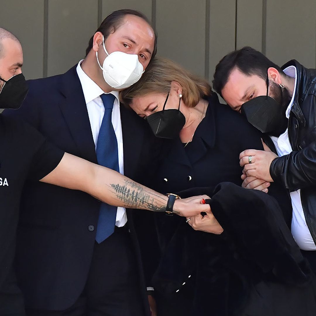 El dolor de Antonio Tejado, ex de Chayo Mohedano, en el último adiós a su padre