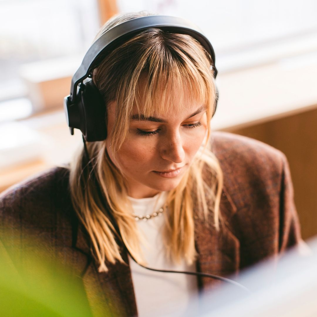 Si no quieres escuchar a nadie en la oficina, estos auriculares para trabajar son la clave para un aislamiento casi total