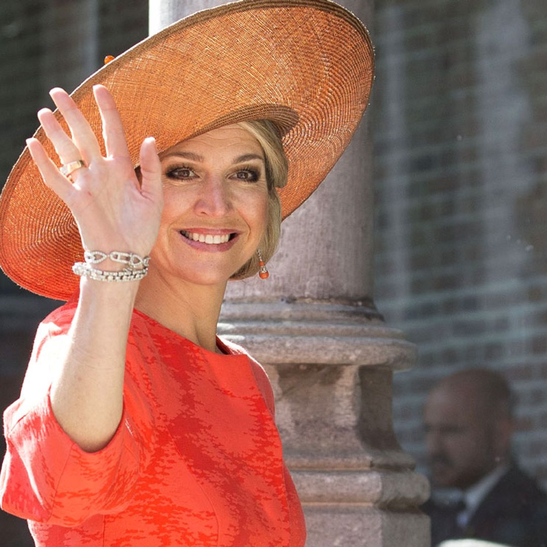 Copia los complementos de rafia que Máxima de Holanda recicla todo el año