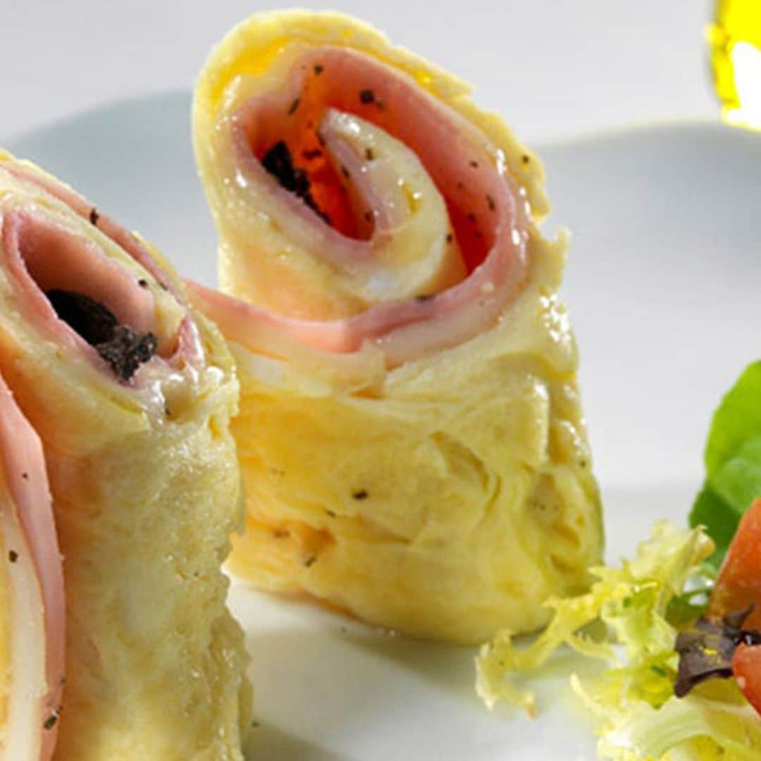 Rollitos de tortilla con jamón y queso