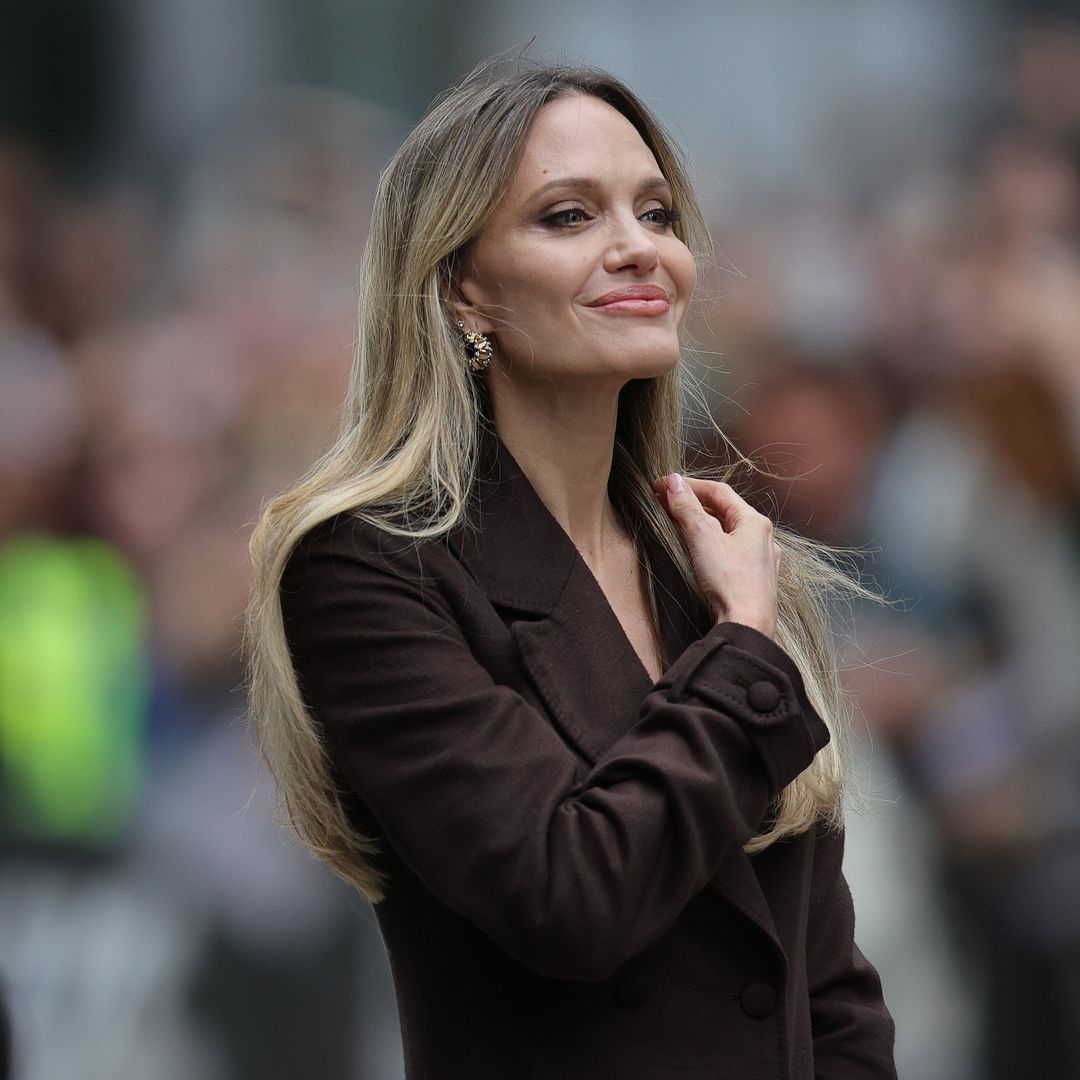 Angelina Jolie, con chaleco antibalas, visita inesperadamente Ucrania mientras crece su disputa con Brad Pitt