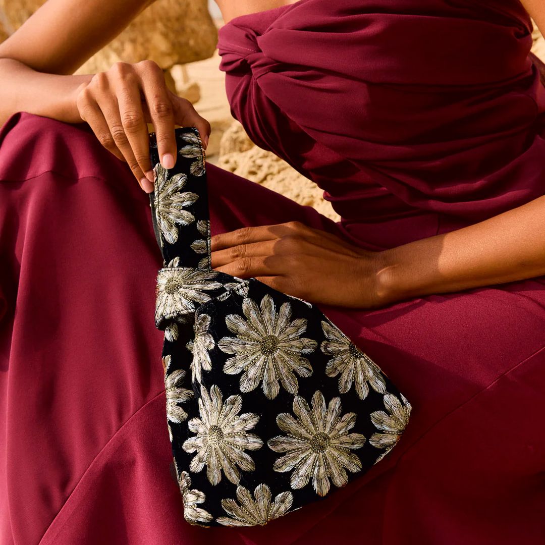 Transforma tus looks sencillos con estos 12 bolsos supervistosos